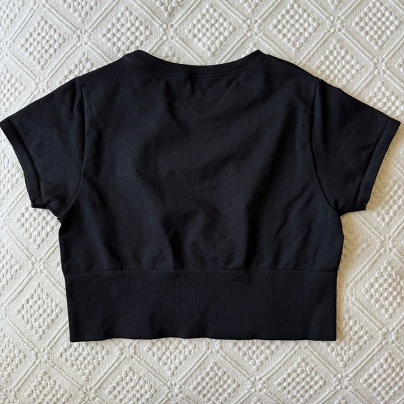 Offline By Aerie Sidewalk Seamless Cropped T-Shirt black size large - Picture 6 of 11